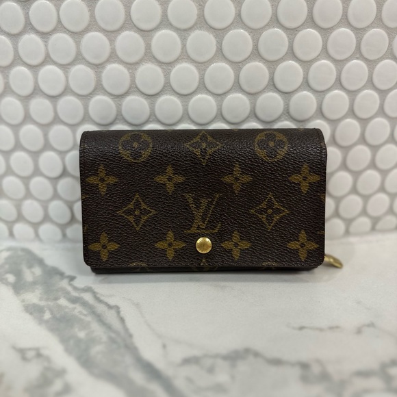 Louis Vuitton Wallet- Authentic - Picture 4 of 9
